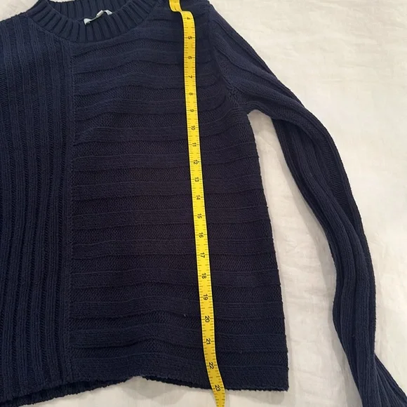 Vince navy ribbed sweater. Size small. - Picture 7 of 8